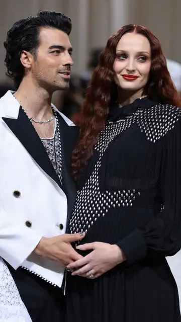 Sophie Turner y Joe Jonas en la MET Gala Sophie Turner y Joe Jonas en la MET Gala