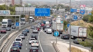 Retenci&oacute;n de tr&aacute;fico en una autov&iacute;a