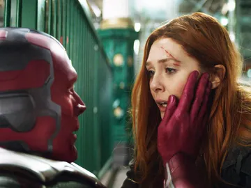 Elizabeth Olsen y Paul Bettany como Bruja Escarlata y Vision Elizabeth Olsen y Paul Bettany como Bruja Escarlata y Vision