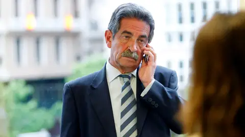 Revilla y su móvil 'anti Pegasus' Revilla y su móvil 'anti Pegasus'