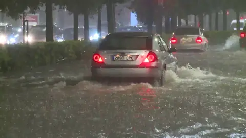 Un diluvio provoca el caos en Valencia en el día de mayo más lluvioso de la comunidad Un diluvio provoca el caos en Valencia en el día de mayo más lluvioso de la comunidad