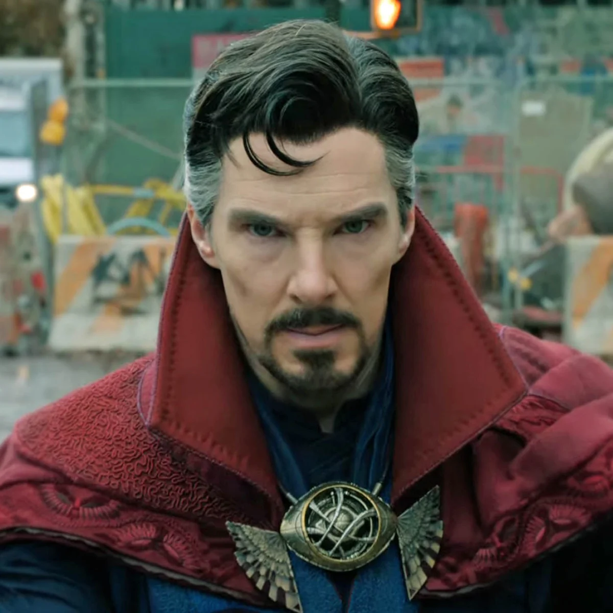 Sam Raimi habla del gran cambio de Doctor Strange en la película más "espeluznante" de Marvel