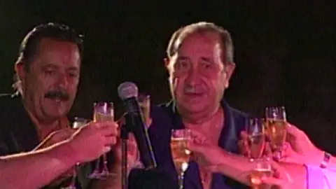 La justicia condena a Jesús Gil a prisión y él se convierte en el ‘Trump’ de la Costa del Sol La justicia condena a Jesús Gil a prisión y él se convierte en el ‘Trump’ de la Costa del Sol