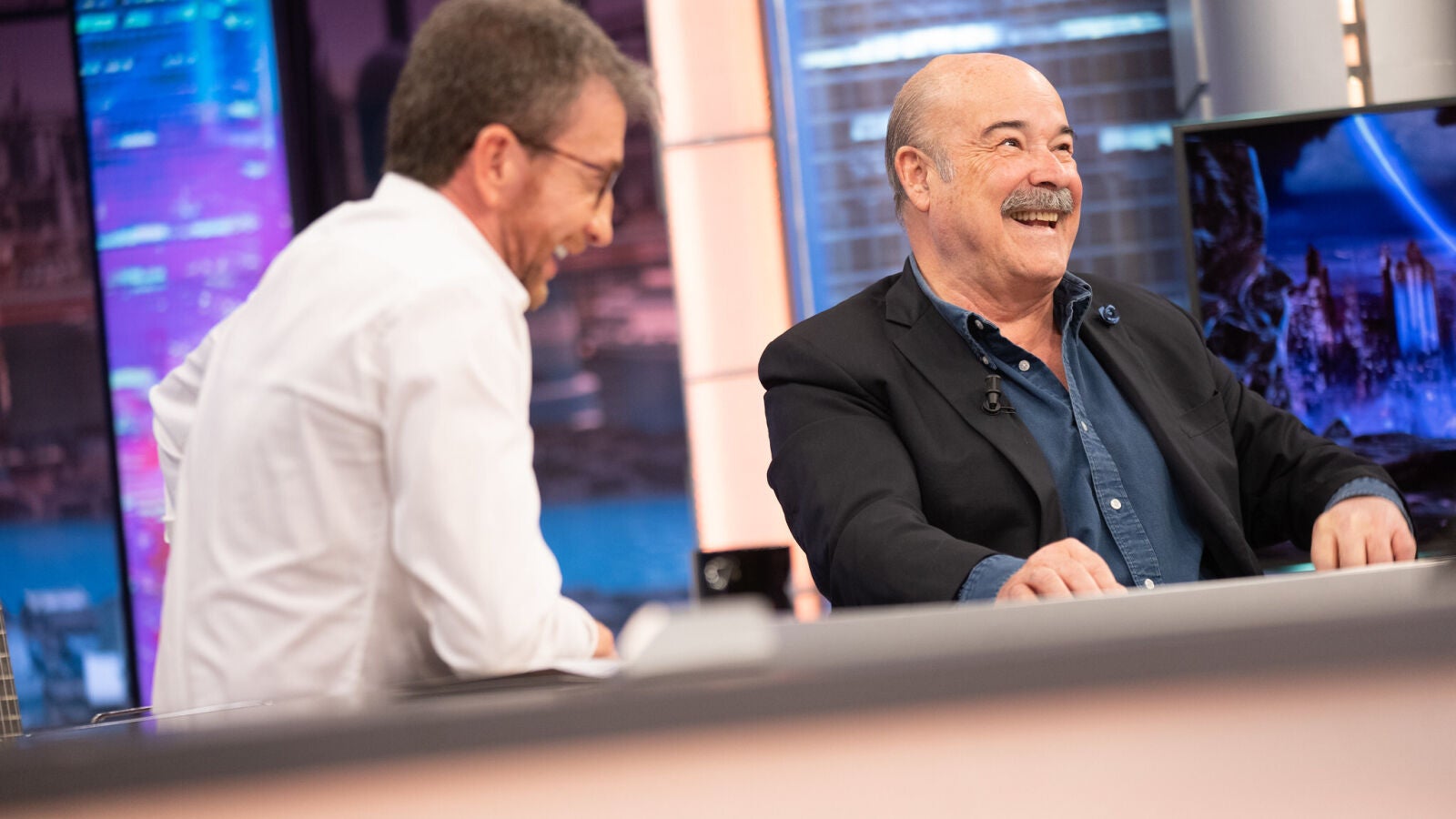 Pablo Motos le hace un chequeo médico a Antonio Resines: 