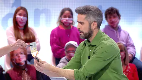 ¿Recuperará Roberto Leal su dinero? El ilusionista Jorge Luengo quema su billete en ‘Pasapalabra’ ¿Recuperará Roberto Leal su dinero? El ilusionista Jorge Luengo quema su billete en ‘Pasapalabra’