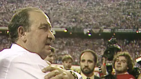 El doblete del Atlético de Madrid: el club alcanza la gloria con la presidencia de Jesús Gil El doblete del Atlético de Madrid: el club alcanza la gloria con la presidencia de Jesús Gil
