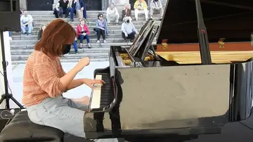 Colocan dos pianos en las calles de Ferrol para quienes quieran tocarlos