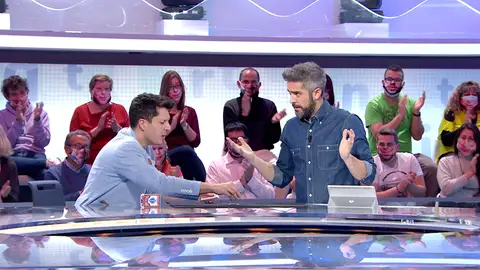 Jorge Luengo hace flipar a Roberto Leal con la magia de una carta rota en ‘Pasapalabra’ Jorge Luengo hace flipar a Roberto Leal con la magia de una carta rota en ‘Pasapalabra’
