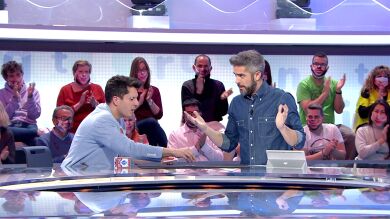 Jorge Luengo hace flipar a Roberto Leal con la magia de una carta rota en ‘Pasapalabra’ 