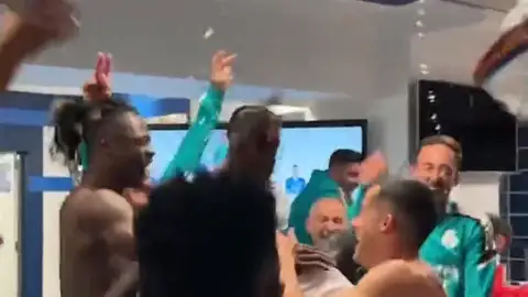 La celebración del Real Madrid en el vestuario La celebración del Real Madrid en el vestuario