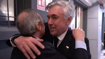 El abrazo entre Ancelotti y Florentino Pérez tras el pase a la final El abrazo entre Ancelotti y Florentino Pérez tras el pase a la final