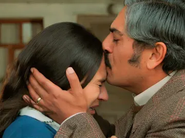 En el próximo capítulo de ‘Tierra Amarga’: Gaffur se despide de su familia antes de empezar una nueva vida en Alemania En el próximo capítulo de ‘Tierra Amarga’: Gaffur se despide de su familia antes de empezar una nueva vida en Alemania