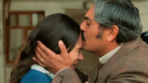 En el próximo capítulo de ‘Tierra Amarga’: Gaffur se despide de su familia antes de empezar una nueva vida en Alemania En el próximo capítulo de ‘Tierra Amarga’: Gaffur se despide de su familia antes de empezar una nueva vida en Alemania