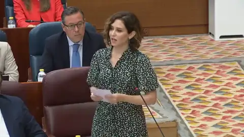 Ayuso vs Mónica García: "Coja una pistola y dispare" Ayuso vs Mónica García: "Coja una pistola y dispare"