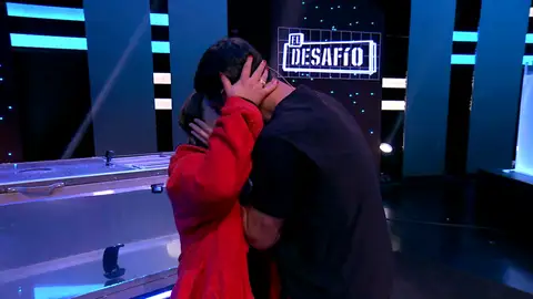 El romántico beso de Jesulín de Ubrique a María José Campanario El romántico beso de Jesulín de Ubrique a María José Campanario