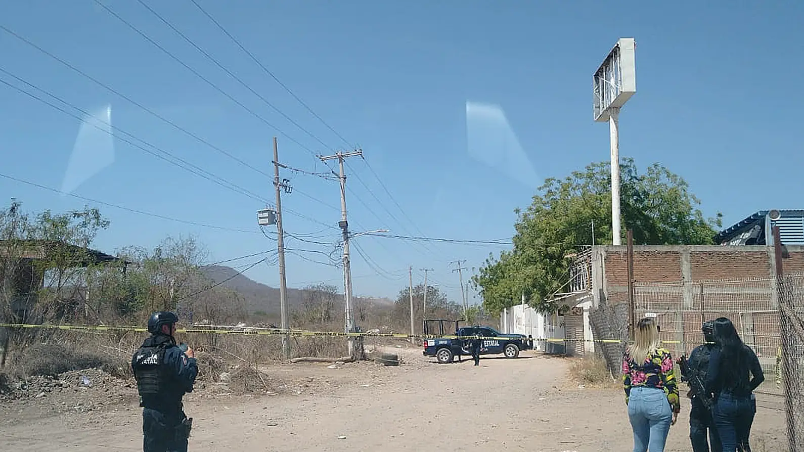 Policías estatales vigilan hoy la zona donde fue asesinado el periodista Luis Enrique Ramírez Policías estatales vigilan hoy la zona donde fue asesinado el periodista Luis Enrique Ramírez