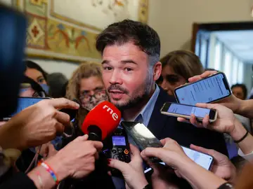 Gabriel Rufián hablando con la prensa Gabriel Rufián hablando con la prensa