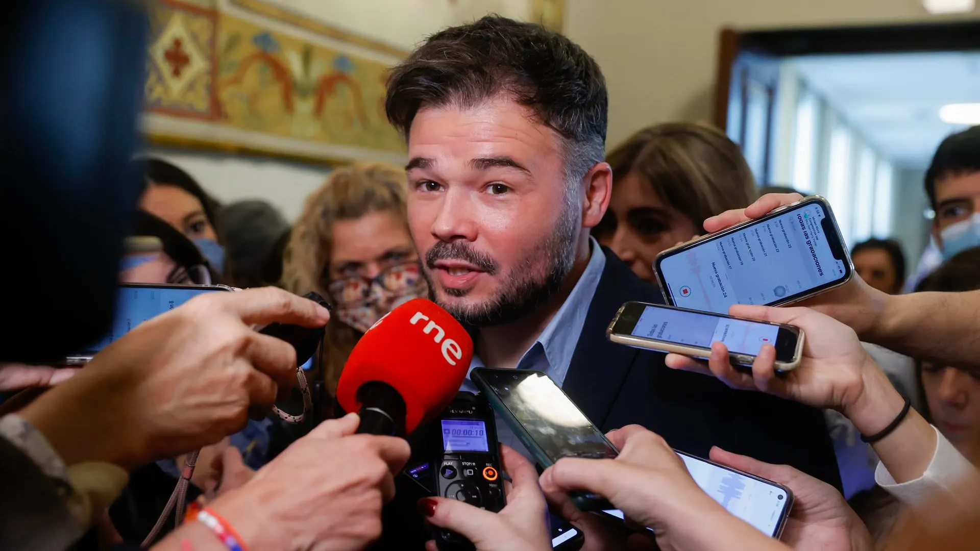 Gabriel Rufián hablando con la prensa Gabriel Rufián hablando con la prensa