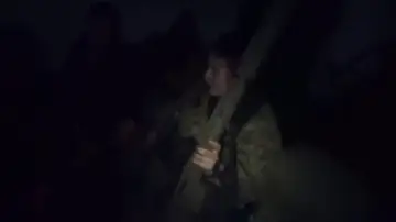 Los últimos de Azovstal cantan en la oscuridad mientras caen bombas sobre ellos