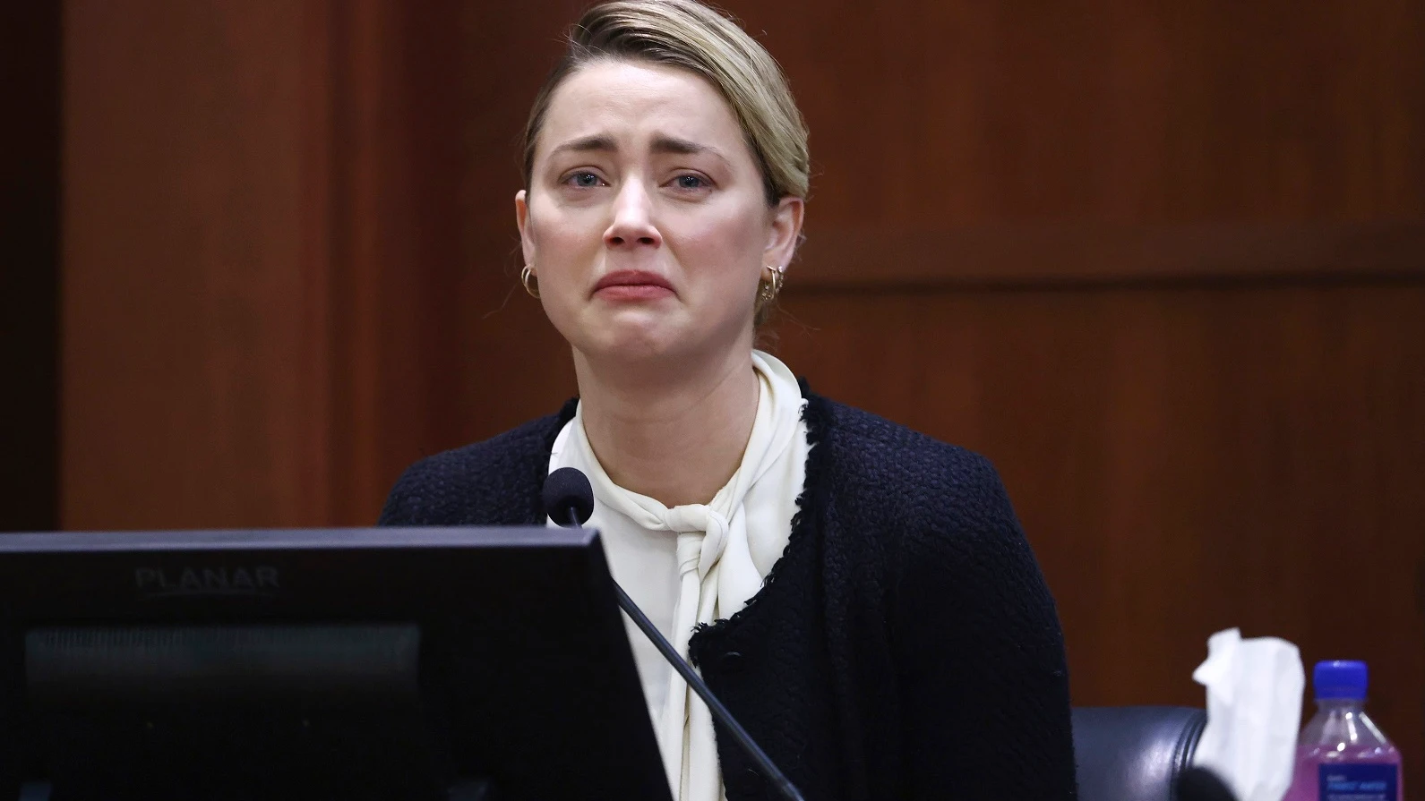 Amber Heard en el estrado Amber Heard en el estrado