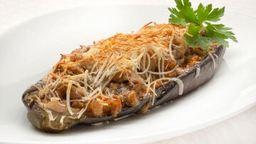 La receta estrella de Arguiñano: berenjenas rellenas de boloñesa