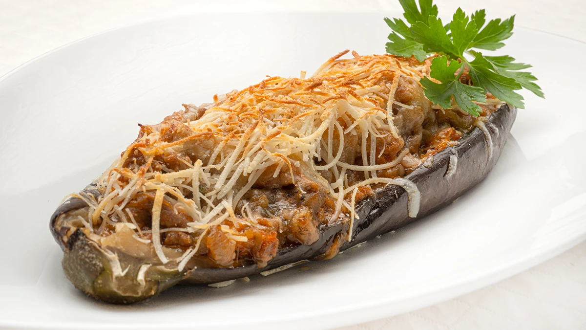 La receta estrella de Argui&ntilde;ano: berenjenas rellenas de bolo&ntilde;esa