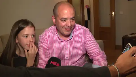 Carlota y José, protagonistas de la escena viral de la remontada del Madrid Carlota y José, protagonistas de la escena viral de la remontada del Madrid