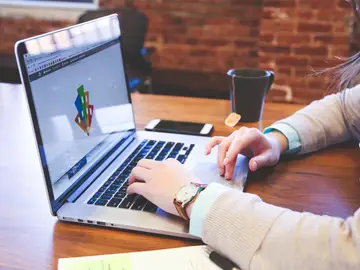 Un joven en una empresa Un joven en una empresa