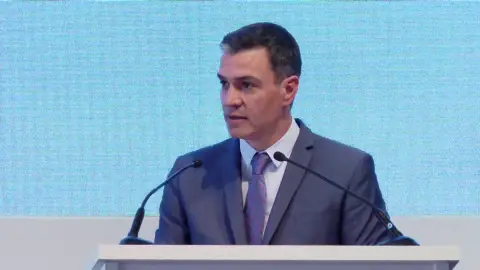 Sánchez pide a Aragonès mantener el diálogo y le expresa "su respeto por Cataluña" Sánchez pide a Aragonès mantener el diálogo y le expresa "su respeto por Cataluña"