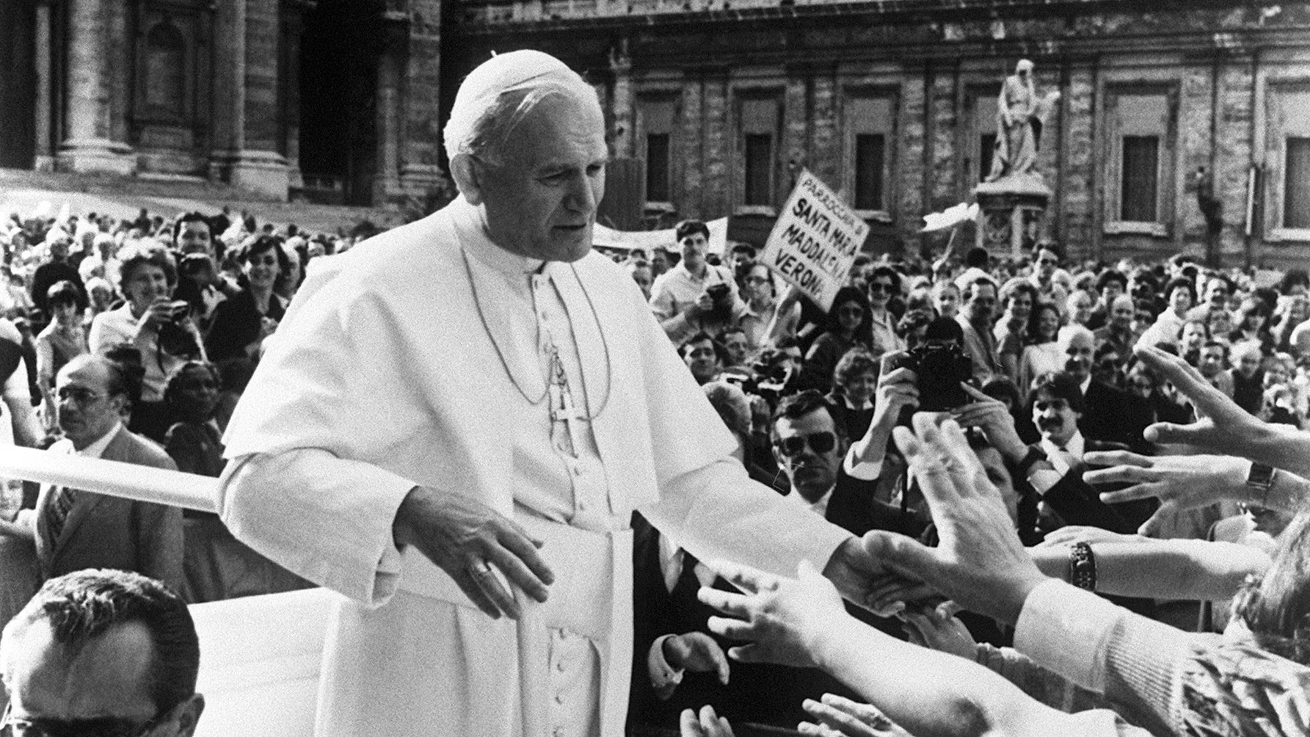 Efemérides de hoy 13 de mayo de 2022: El papa Juan Pablo II sufre un atentado en la Plaza de San Pedro de El Vaticano 