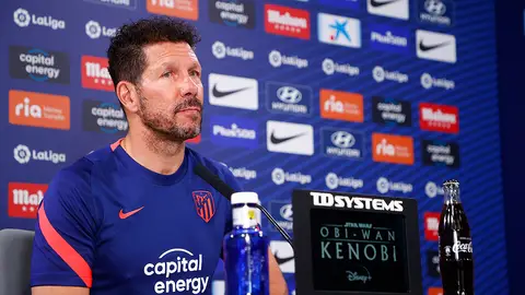 Simeone, sobre hacer el pasillo: "Respeto al Madrid pero más a nuestra gente" Simeone, sobre hacer el pasillo: "Respeto al Madrid pero más a nuestra gente"