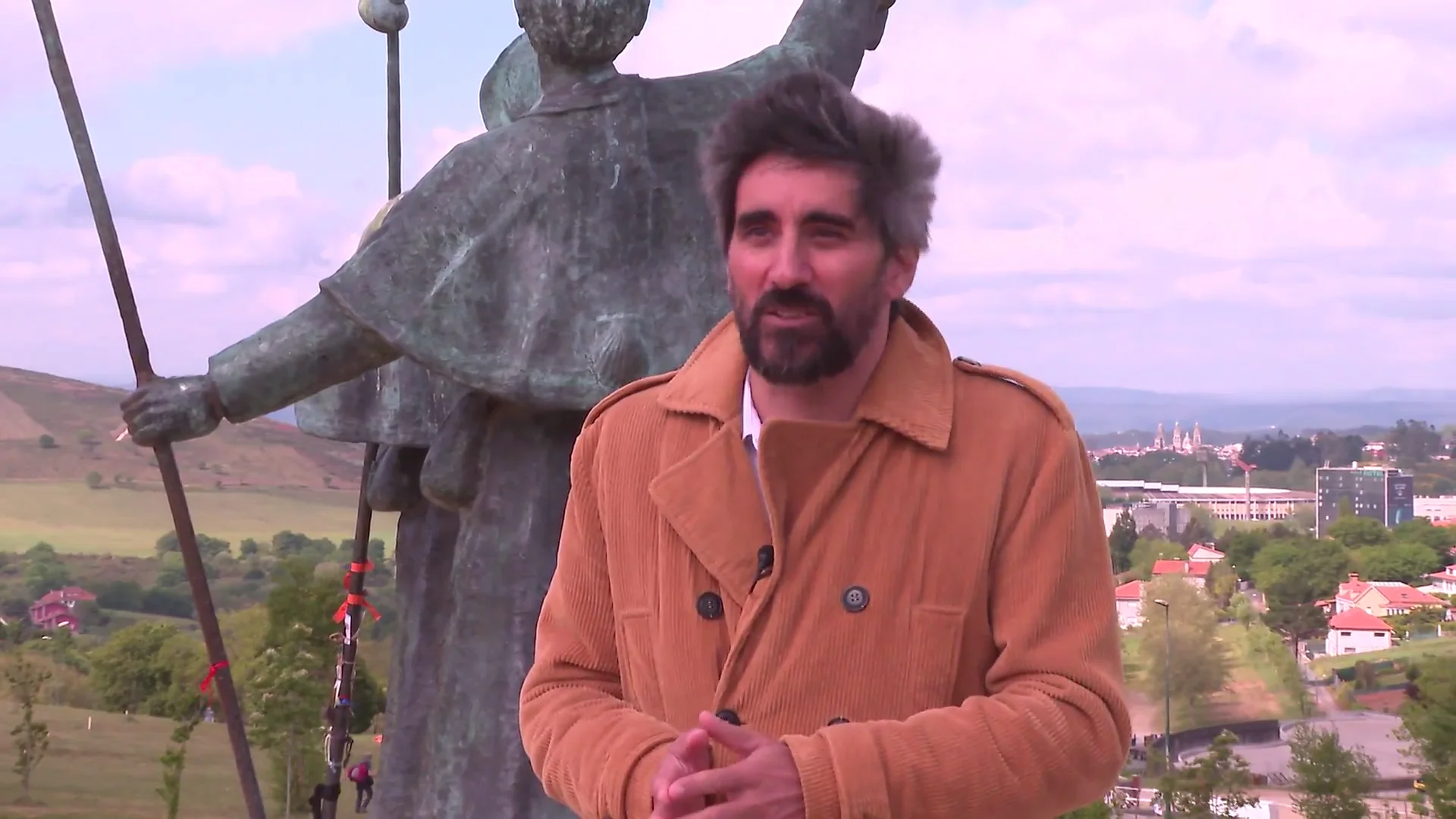 Manuel Loureiro presenta 'La ladrona de huesos', un thriller lleno de misterio, robos y espías en el Camino de Santiago Manuel Loureiro presenta 'La ladrona de huesos', un thriller lleno de misterio, robos y espías en el Camino de Santiago