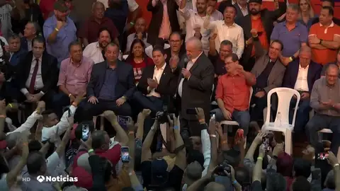 Lula lanza su candidatura y promete la "mayor revolución pacífica" de Brasil Lula lanza su candidatura y promete la "mayor revolución pacífica" de Brasil