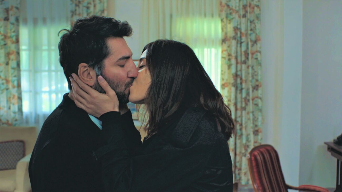 Asya al final ha decidido dejarse llevar por el corazón.