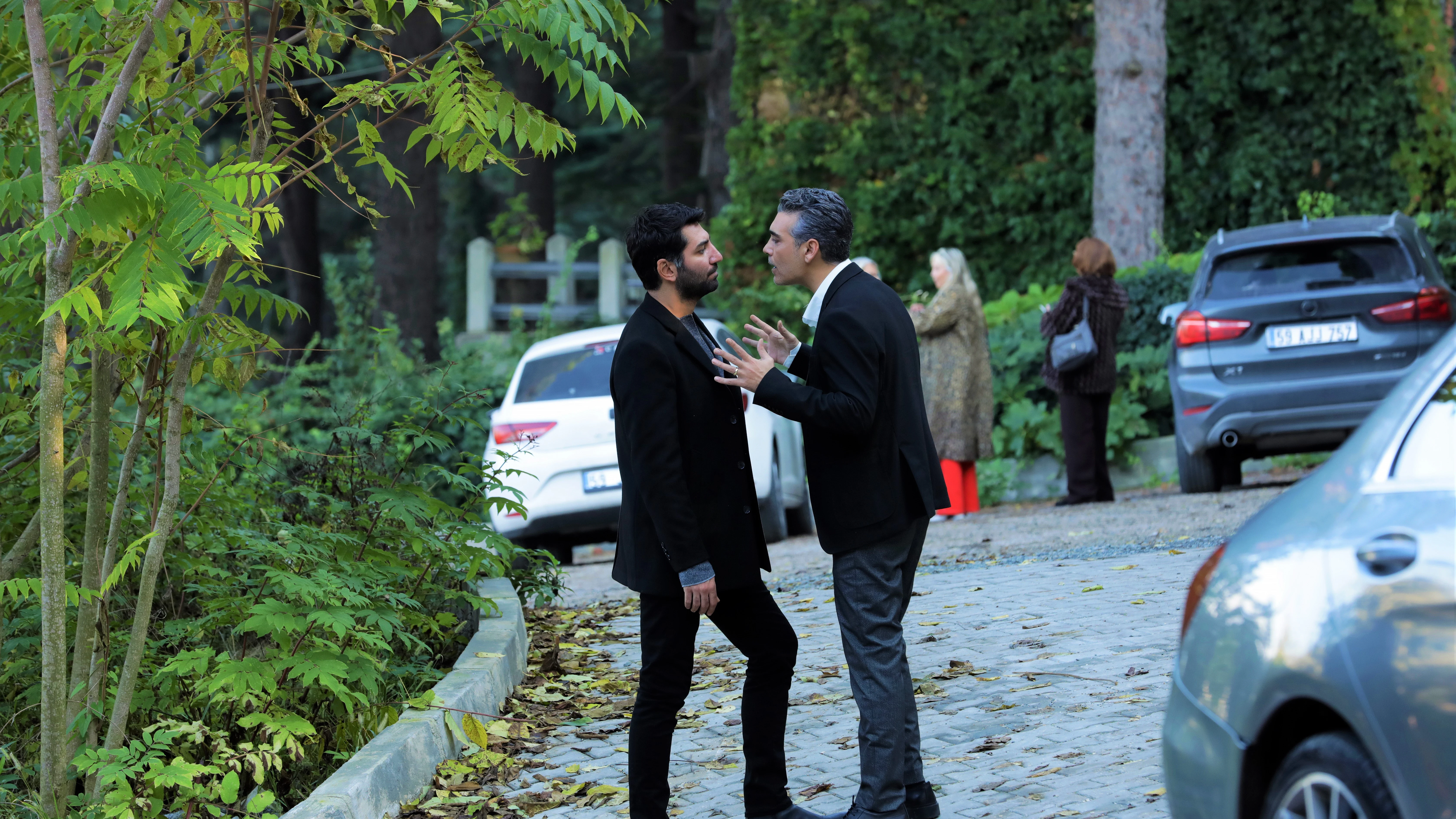 El tenso enfrentamiento entre Volkan y Aras: “No te vuelvas a acercar a mi mujer” Volkan se enfrenta a Aras por un claro objetivo: Asya.