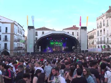 Valencia, Cáceres, Sevilla y Jerez viven un fin de semana de aglomeraciones y fiesta tras dos años de parón