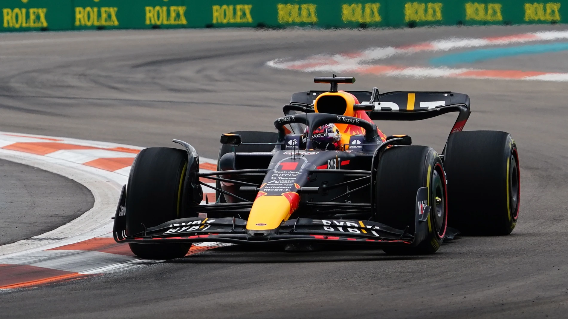 Verstappen se apunta el GP de Miami por delante de Leclerc, Sainz completó el podio y Alonso fue 9º Verstappen se apunta el GP de Miami por delante de Leclerc, Sainz completó el podio y Alonso fue 9º