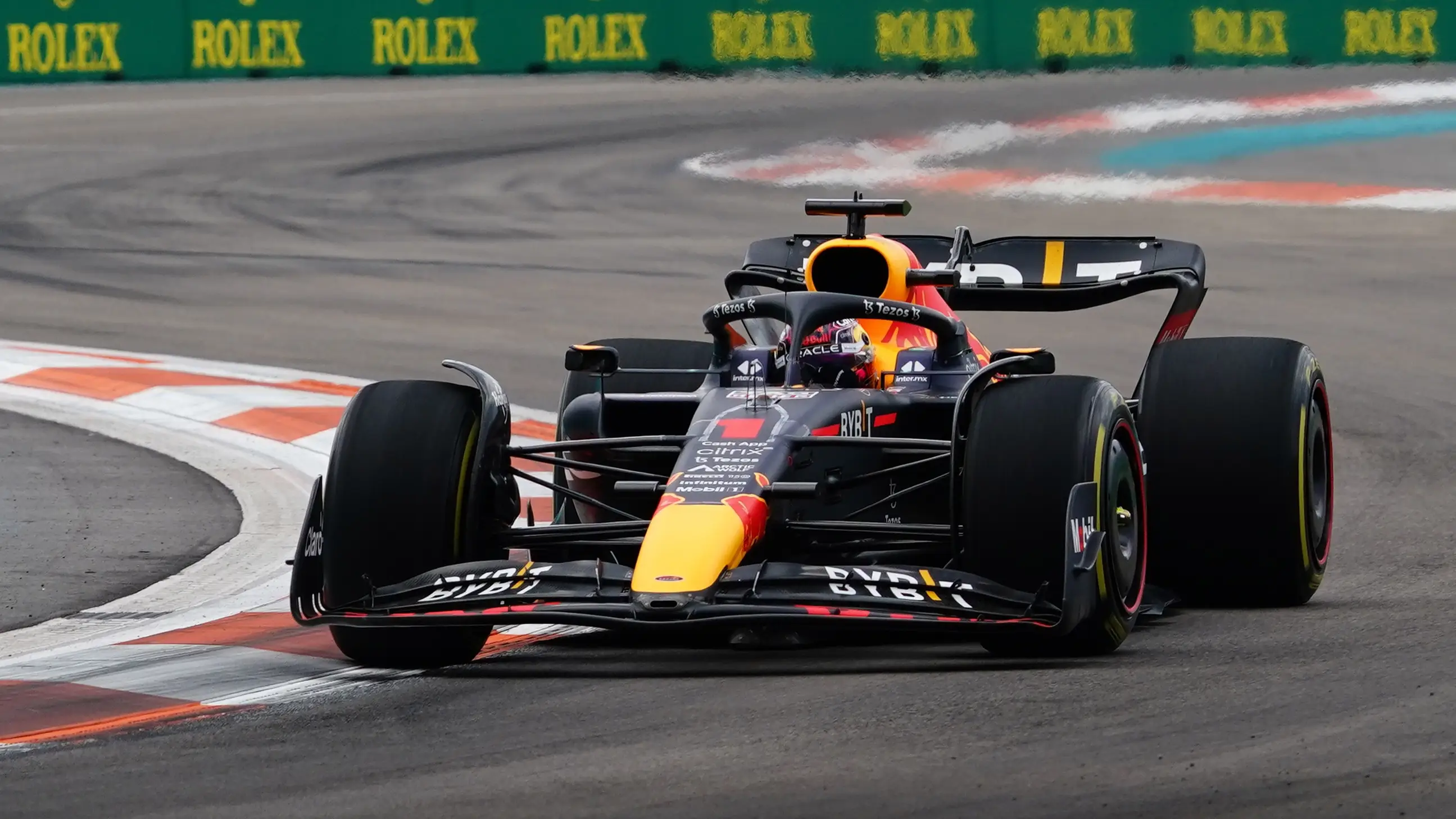 Verstappen se apunta el GP de Miami por delante de Leclerc, Sainz completó el podio y Alonso fue 9º Verstappen se apunta el GP de Miami por delante de Leclerc, Sainz completó el podio y Alonso fue 9º