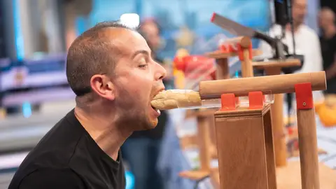 ¿Comer sin usar las manos? Marron sorprende con una máquina revolucionaria en 'El Hormiguero 3.0' ¿Comer sin usar las manos? Marron sorprende con una máquina revolucionaria en 'El Hormiguero 3.0'
