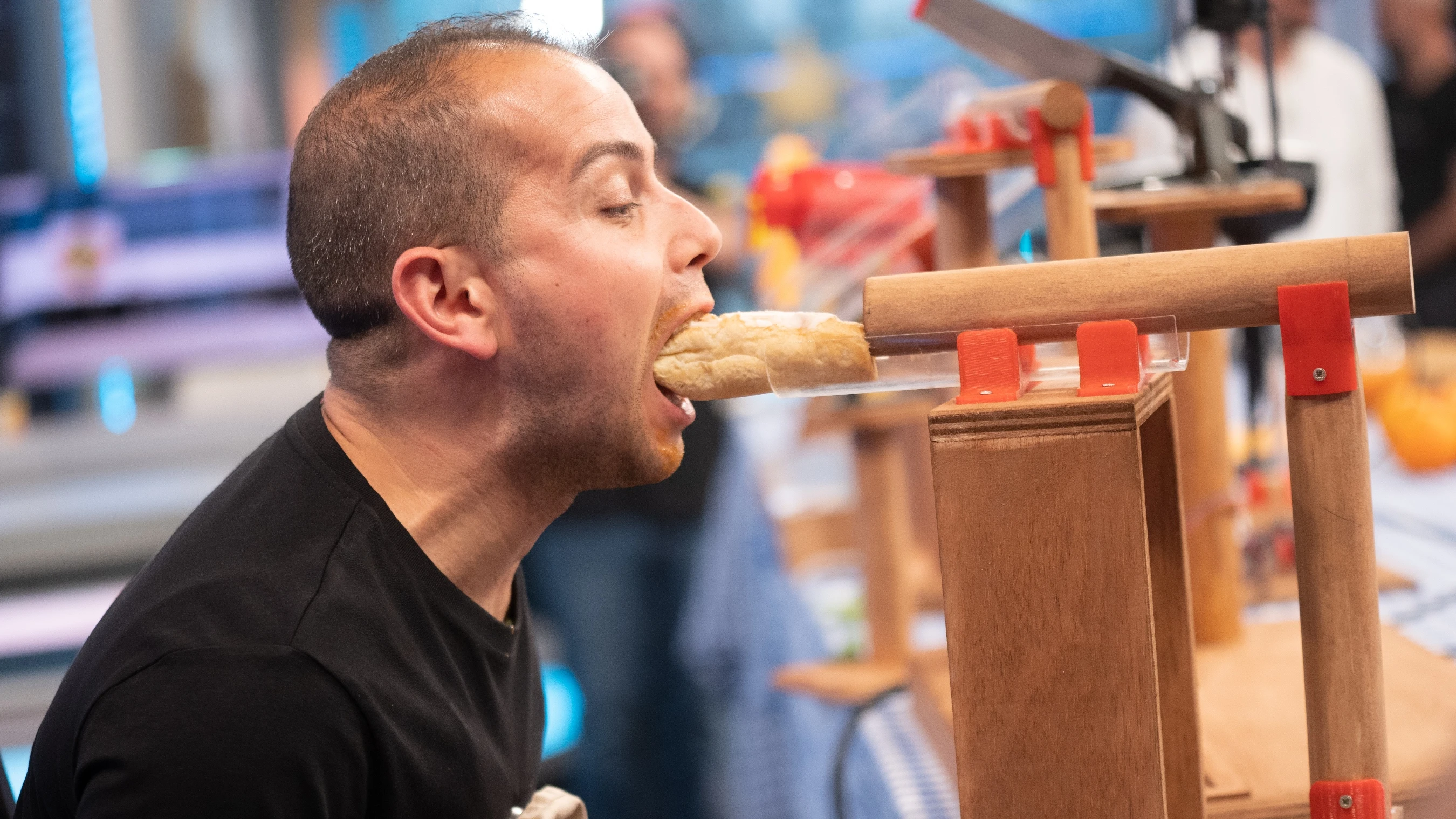 &iquest;Comer sin usar las manos? Marron sorprende con una m&aacute;quina revolucionaria en 'El Hormiguero 3.0'