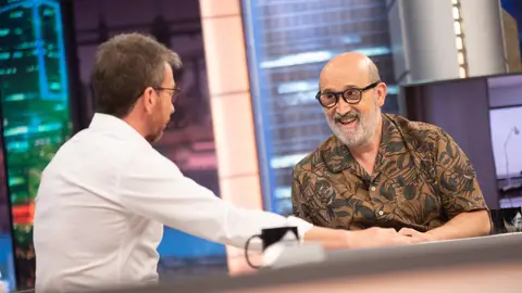 Javier Cámara confiesa en 'El Hormiguero 3.0' el lado 'malo' de ser reconocido por la calle: "Me daban collejas" Javier Cámara confiesa en 'El Hormiguero 3.0' el lado 'malo' de ser reconocido por la calle: "Me daban collejas"