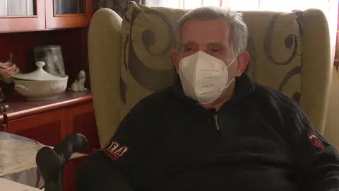 Alberto en su piso con renta antigua Alberto en su piso con renta antigua