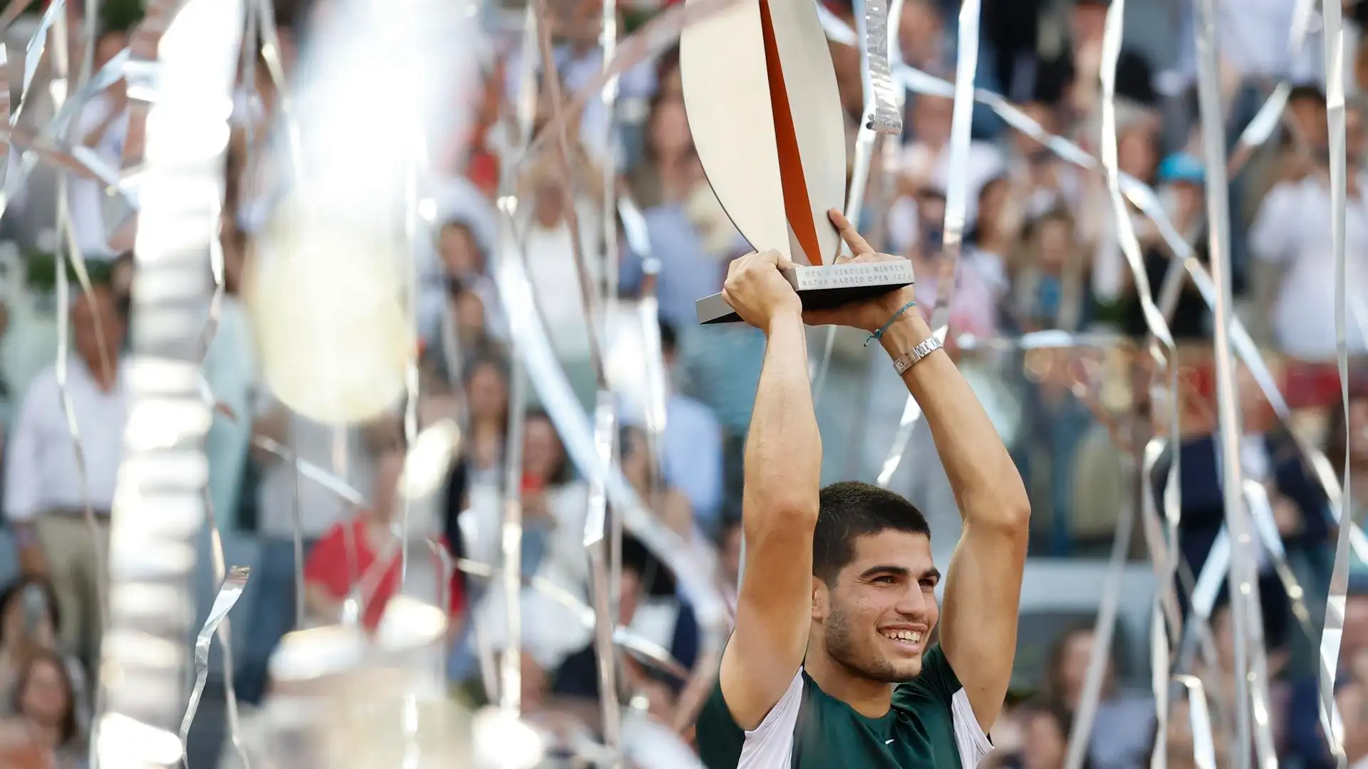 Alcaraz, con el título del Mutua Madrid Open Alcaraz, con el título del Mutua Madrid Open