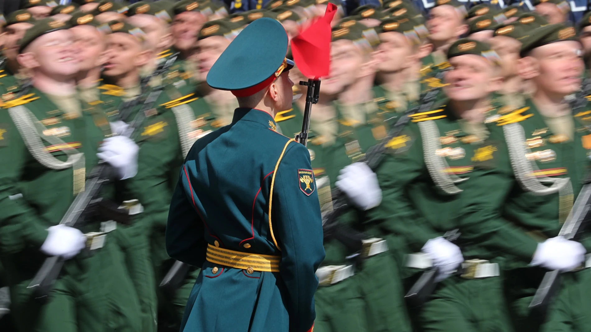Soldados rusos en el desfile del Día de la Victoria en la Plaza Roja de Moscú