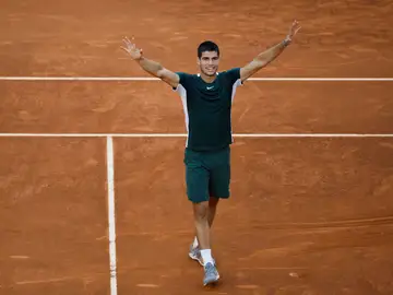 Alcaraz tras ganar el Mutua Madrid Open Alcaraz tras ganar el Mutua Madrid Open
