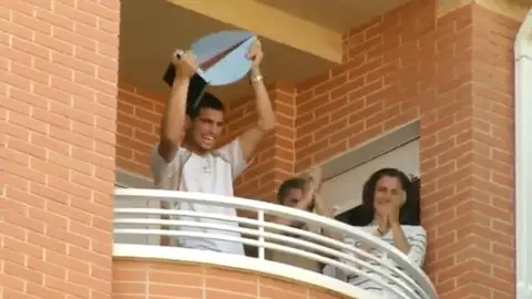 Alcaraz, en el balcón de su casa en El Palmar Alcaraz, en el balcón de su casa en El Palmar