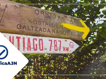 No te fíes de todas las señales que te encuentres en el Camino de Santiago: algunas podrían ser engañosas No te fíes de todas las señales que te encuentres en el Camino de Santiago: algunas podrían ser engañosas