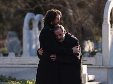 Hikmet, desconsolado al ser consciente de la realidad: "Mi hijo Ömer está muerto"