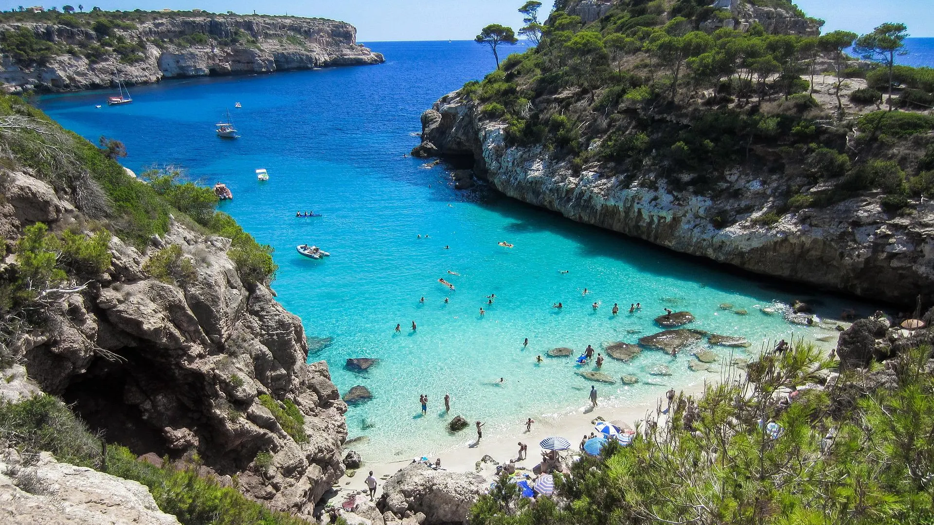 Una cala de Mallorca Una cala de Mallorca