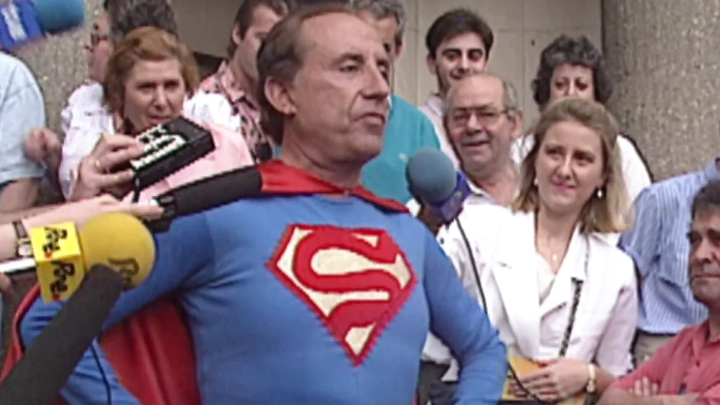 El show de Ruiz-Mateos: disfraces y declaraciones provocadoras en su etapa más mediática
